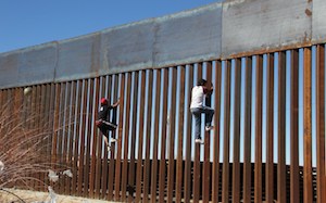 Empresa mexicana busca iluminar el muro de Trump