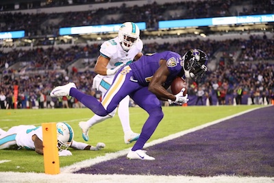 Cuervos apalean a Delfines en inicio Semana 8 de la NFL