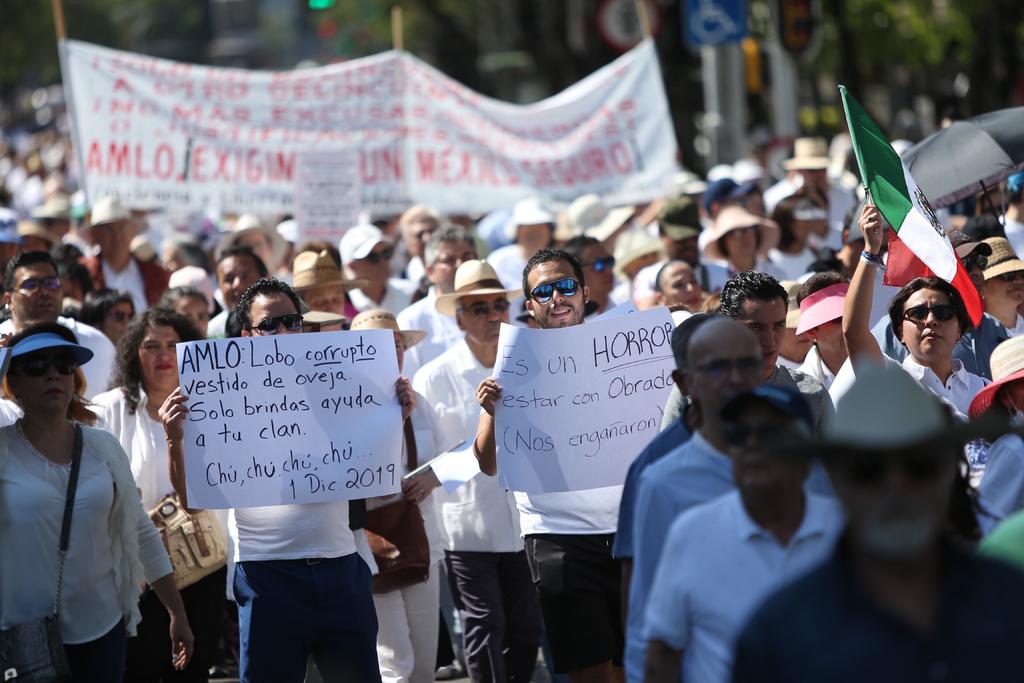 Marchas del domingo, de conservadores disfrazados de ciudadanos: López Obrador