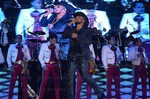 Espinoza Paz en la macroplaza del malecón de Veracruz