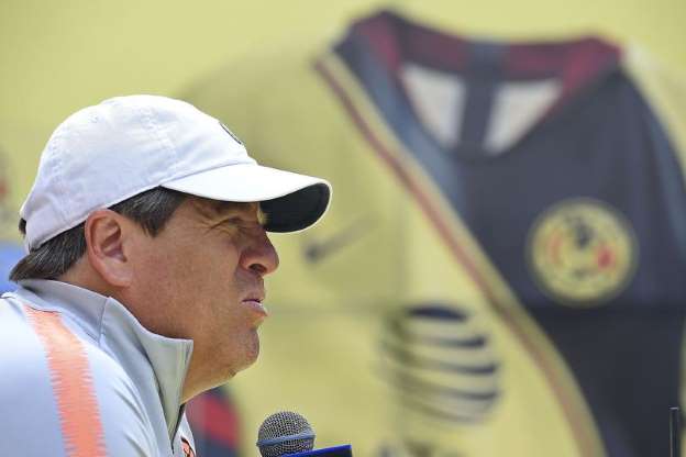 Miguel Herrera les dice adiós a los chavos del América...