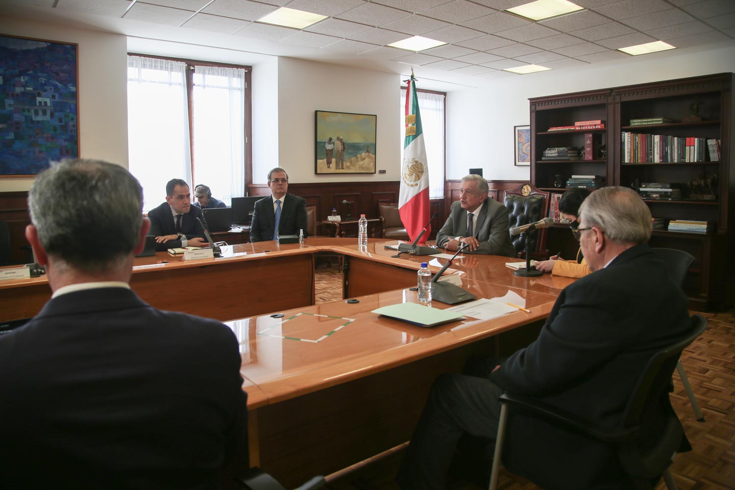 Presidente afianza con Pfizer compromiso de entrega de vacunas