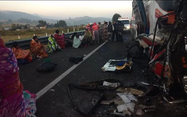 Accidente en Michoacán deja dos muertos y 15 lesionados