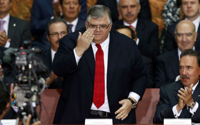 BIS acepta que Carstens asuma su mandato hasta diciembre