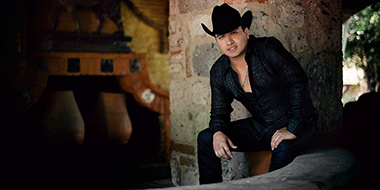 Julión Álvarez incluye temas de los mejores compositores gruperos en su nuevo álbum