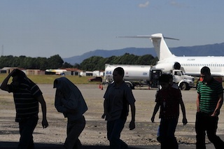Mexicanos deportados podrán recuperar sus bienes que dejen en Estados Unidos