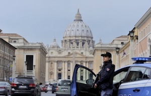 Arrestan a decenas de personas en operativo contra mafia china en Italia