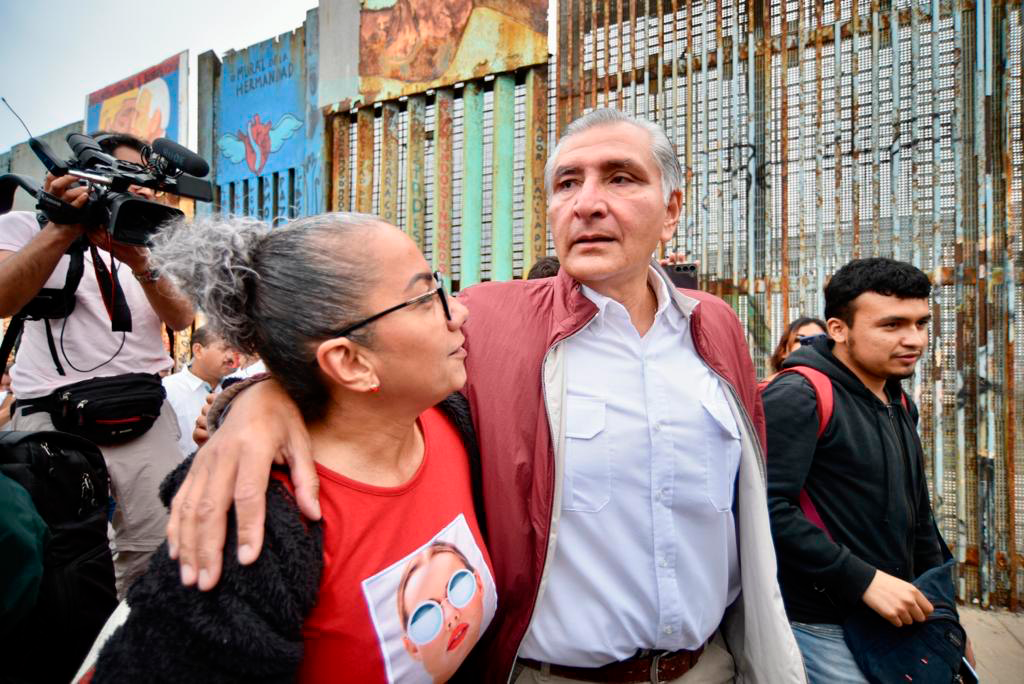 Reconoce Adán Augusto López Hernández a migrantes; pide construir puentes, no muros, y respetar sus derechos humanos.