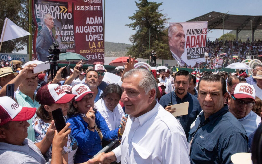 Al grito de “¡presidente, presidente!”,  así recibieron en Tecamachalco Puebla a, Adán Augusto López