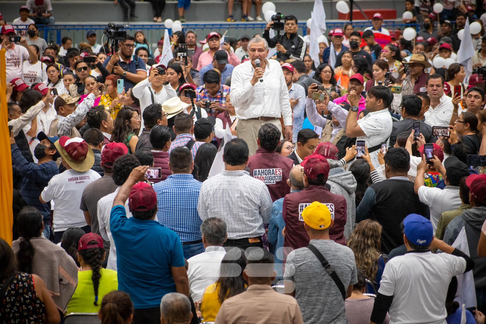 «Esos conservadores, solo quieren que los niños pobres sigan sumidos en la ignorancia».  Adán Augusto en Tehuacán.