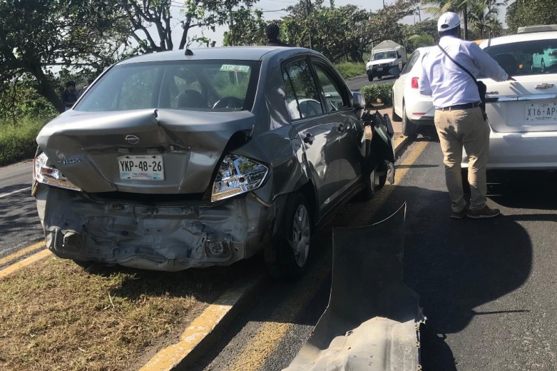 Fuerte choque deja daños materiales cuantiosos en Veracruz