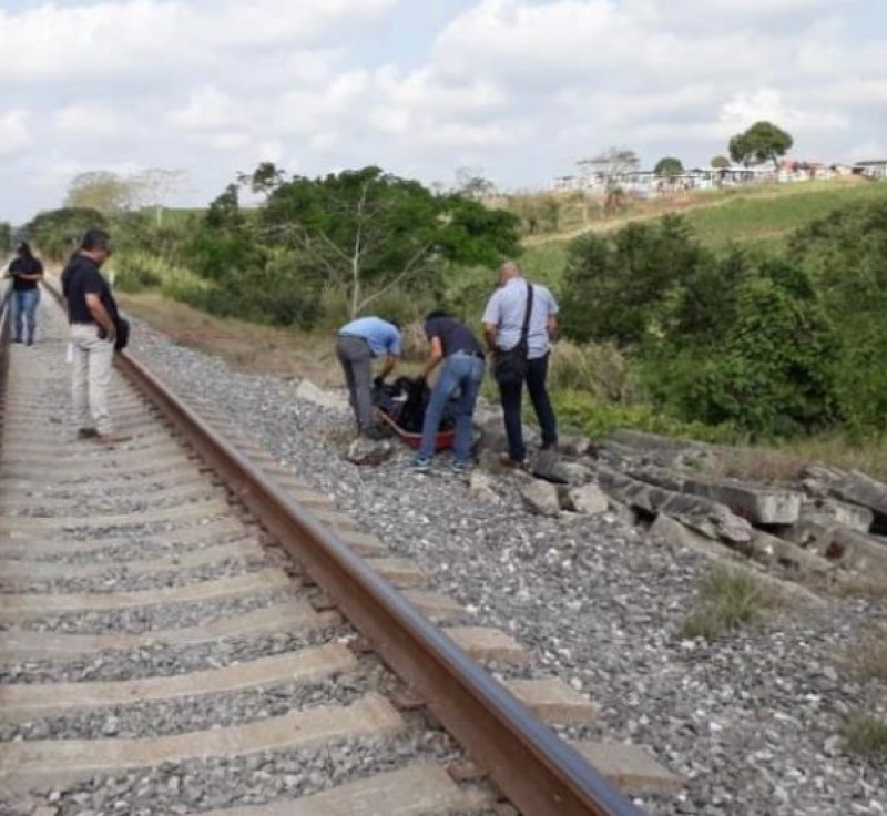 Hallan cuerpo desmembrado junto a vías del tren en San Juan Evangelista, Veracruz