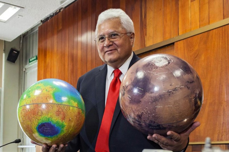 NASA nombra montaña en Marte ‘Rafael Navarro’ en honor a científico mexicano