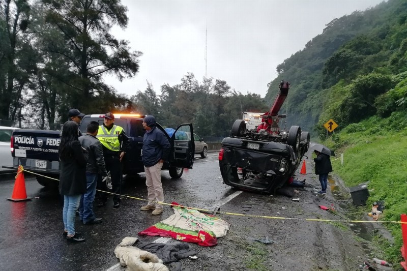 Confirman un muerto y 6 heridos en volcadura sobre autopista Ciudad Mendoza-Orizaba