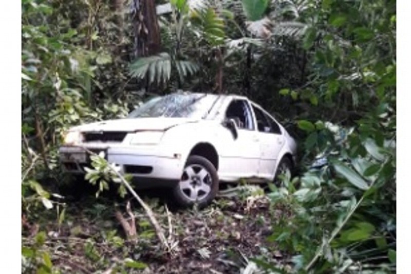 Dos lesionados, uno de ellos policía tras volcar automóvil en Córdoba, Veracruz