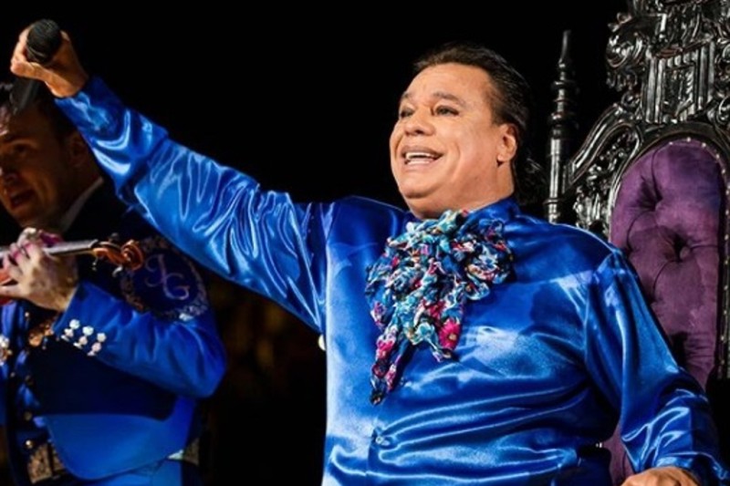 «Juan Gabriel está vivo y no quiere vacunarse contra el COVID-19», asegura su ex mánager