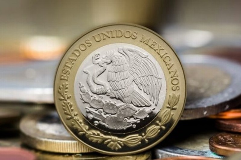 Peso mexicano cierra con ganancia de 0.38%