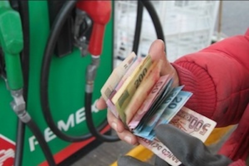 ¡Triple gasolinazo! para febrero, prevén fiscalistas