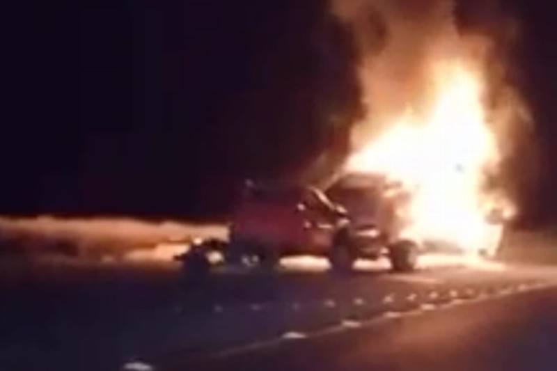 Se incendia ‘madrina’ con autos en autopista Veracruz-Xalapa