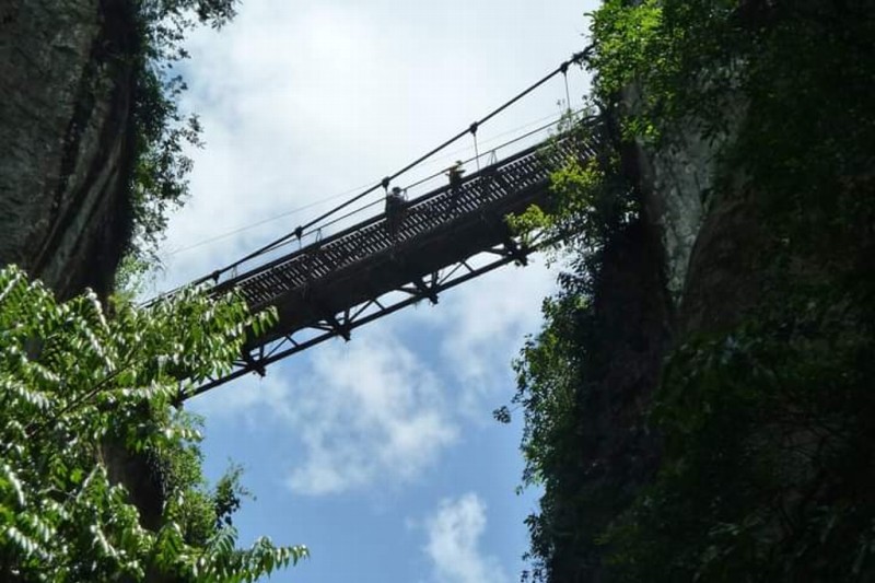 Muere mujer al caer de puente colgante en Xico, Veracruz