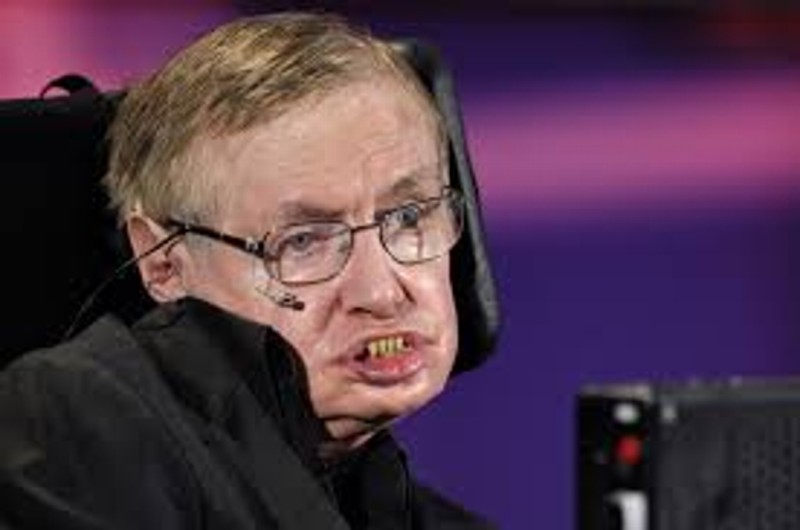 Subastan silla de ruedas y tesis de Stephen Hawking en 1.1 millones de dólares