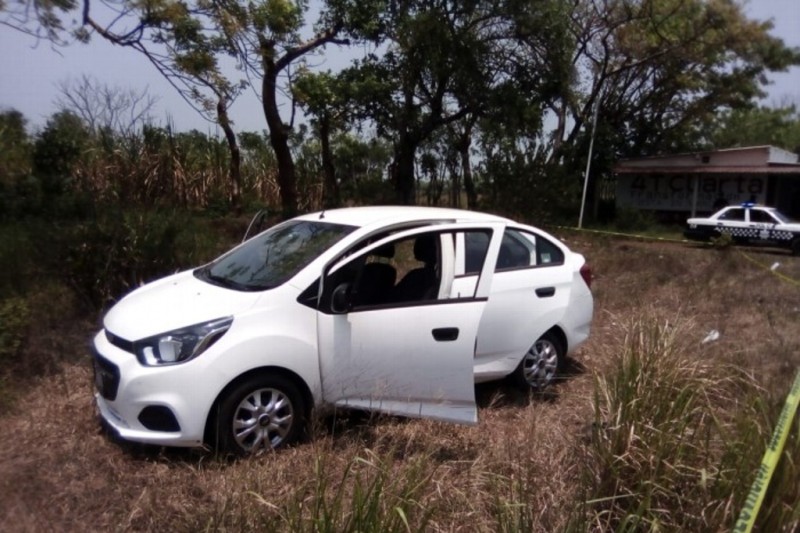 Caen tres por presunto robo de camioneta de mensajería en Ángel R. Cabada, Veracruz