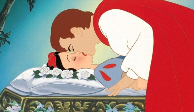 Piden cancelar ‘Blancanieves’, princesa de Disney, por beso no consensuado