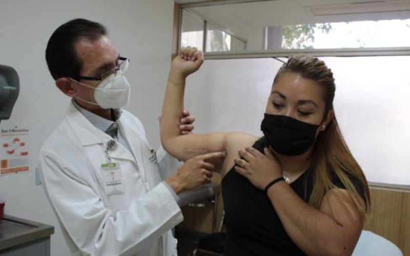 Médicos del IMSS logran que mujer recupere 90 por ciento de movilidad del brazo luego de recibir impacto de bala perdida