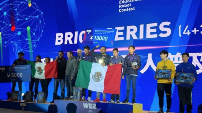 Estudiante mexicano gana concurso de robótica en Japón