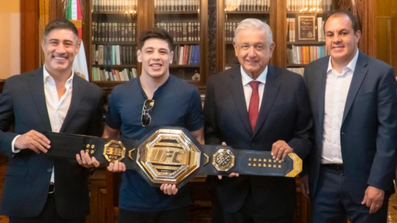 Presidente destaca a campeón mexicano en UFC, Brandon Moreno