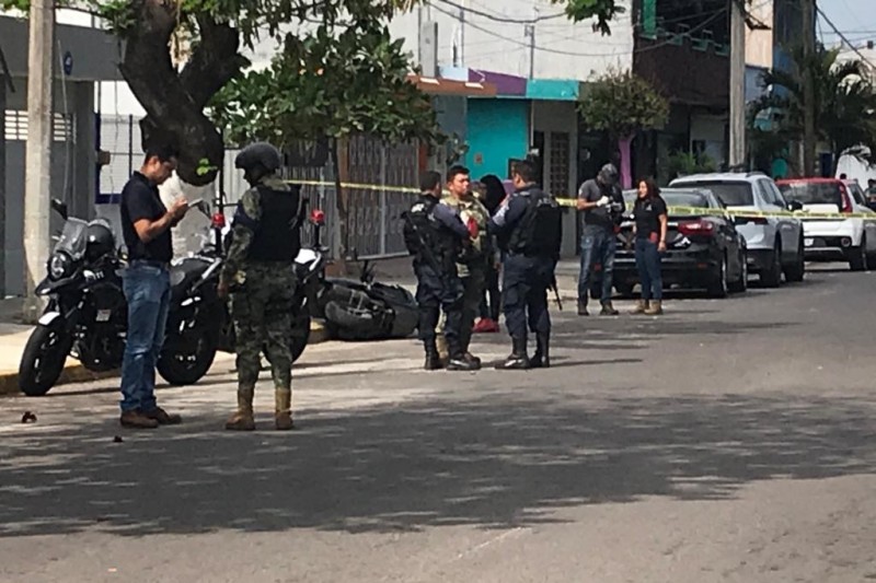 Doble homicidio en calles de Veracruz, causa fuerte movilización policiaca