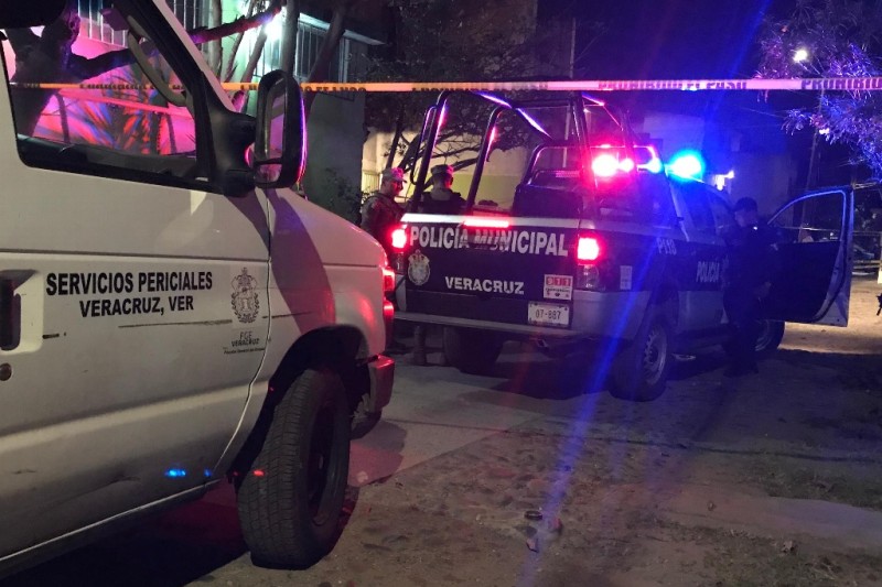 Asesinan a mujer de 73 años e hijo resulta lesionado en Veracruz