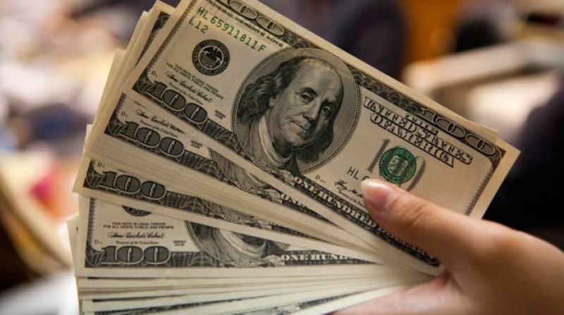 Dólar inicia la semana en 18.90 pesos en terminal área capitalina